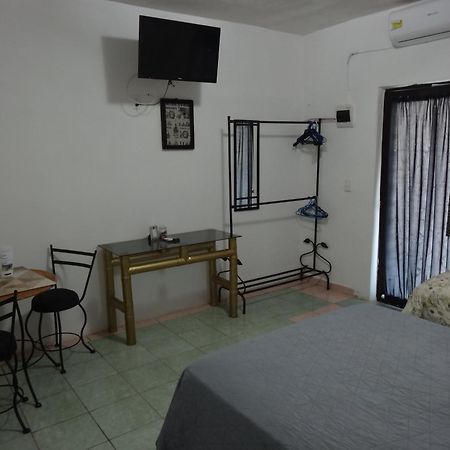 Habitaciones-Comodas-Aire-Wifi-Tv-Cerca De Playa-!!Excelente Precio II マンサニージョ エクステリア 写真