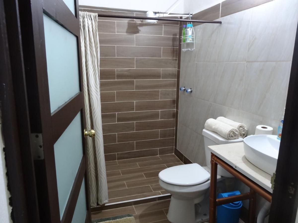 Habitaciones-Comodas-Aire-Wifi-Tv-Cerca De Playa-!!Excelente Precio II マンサニージョ エクステリア 写真