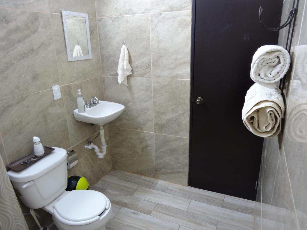 Habitaciones-Comodas-Aire-Wifi-Tv-Cerca De Playa-!!Excelente Precio II マンサニージョ エクステリア 写真