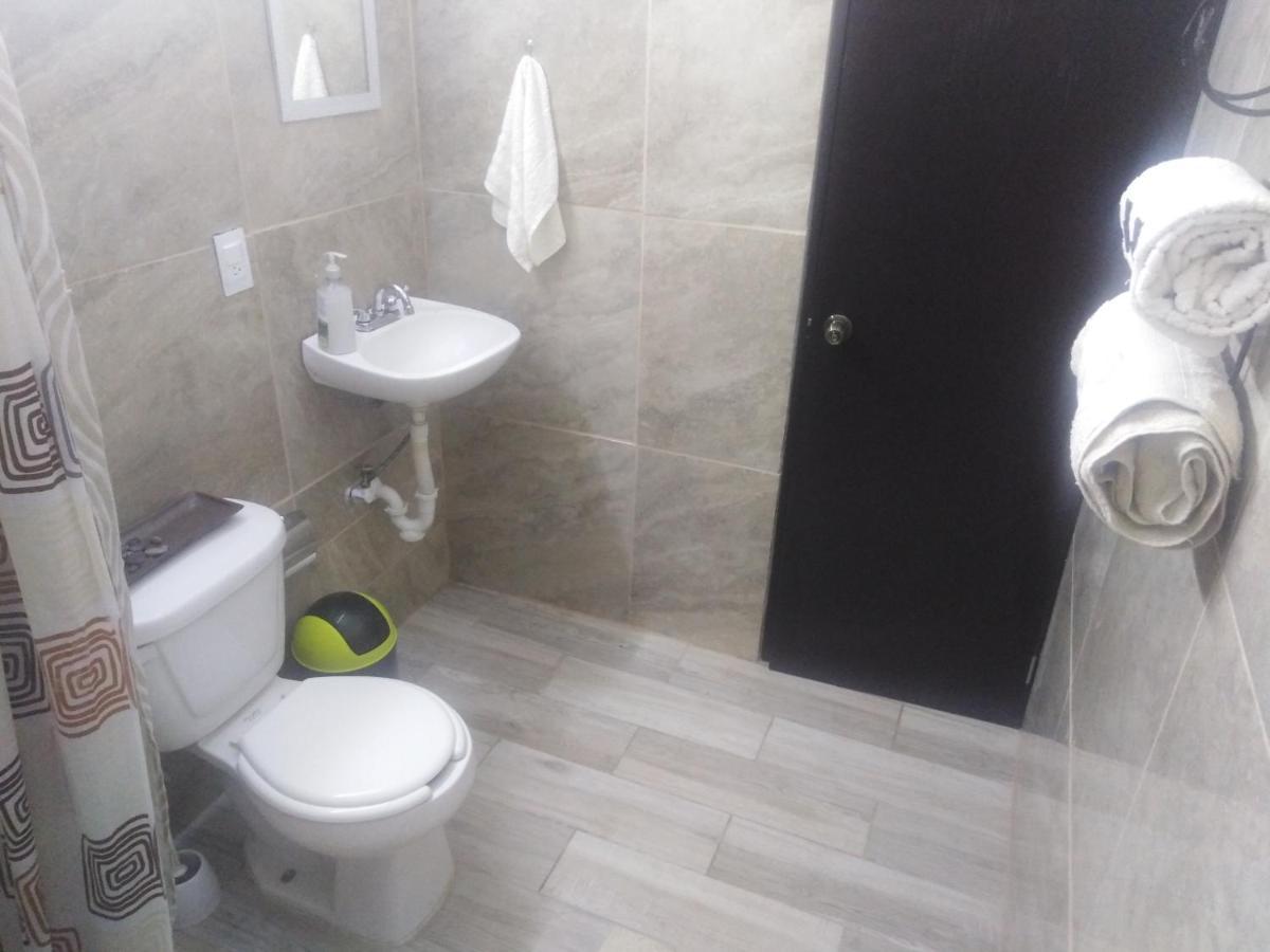 Habitaciones-Comodas-Aire-Wifi-Tv-Cerca De Playa-!!Excelente Precio II マンサニージョ エクステリア 写真
