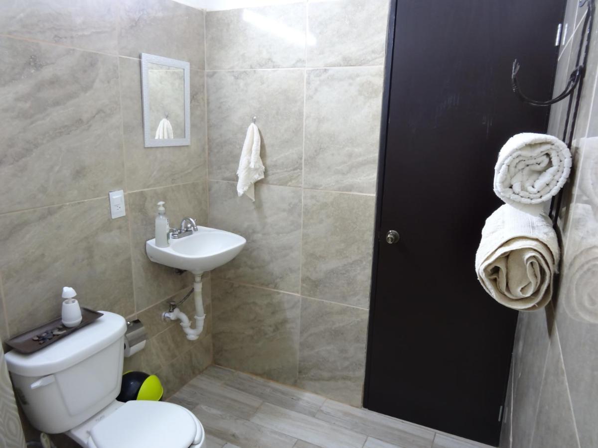 Habitaciones-Comodas-Aire-Wifi-Tv-Cerca De Playa-!!Excelente Precio II マンサニージョ エクステリア 写真