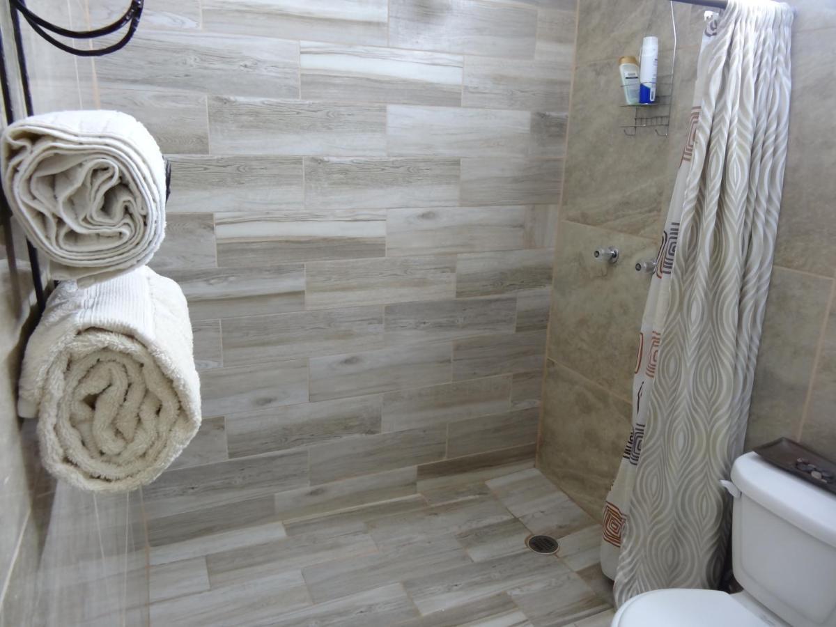 Habitaciones-Comodas-Aire-Wifi-Tv-Cerca De Playa-!!Excelente Precio II マンサニージョ エクステリア 写真